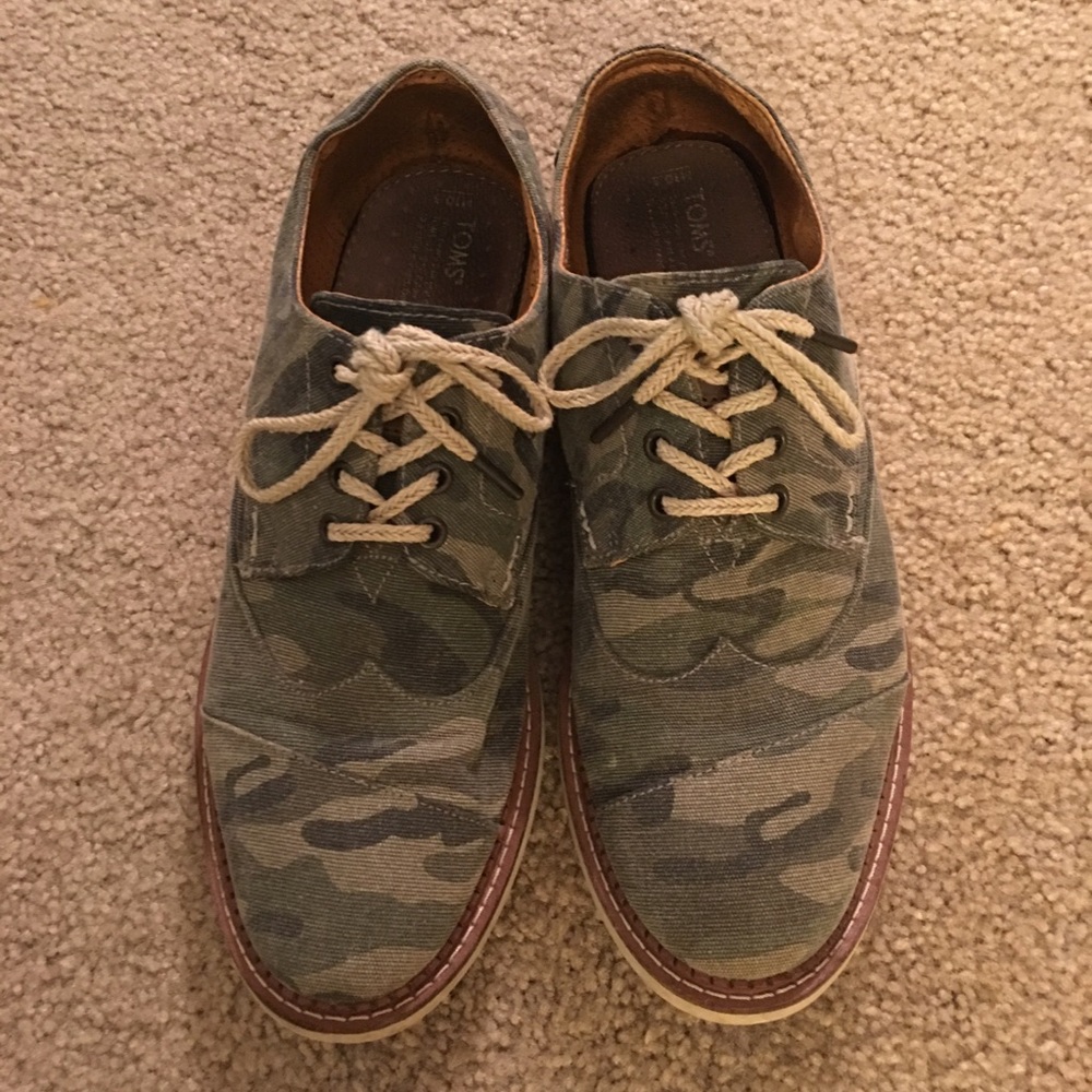Men’s Toms shoes size 10.5, camo print